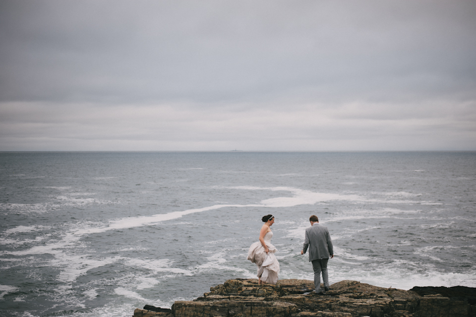 bride and groom on the ocean
