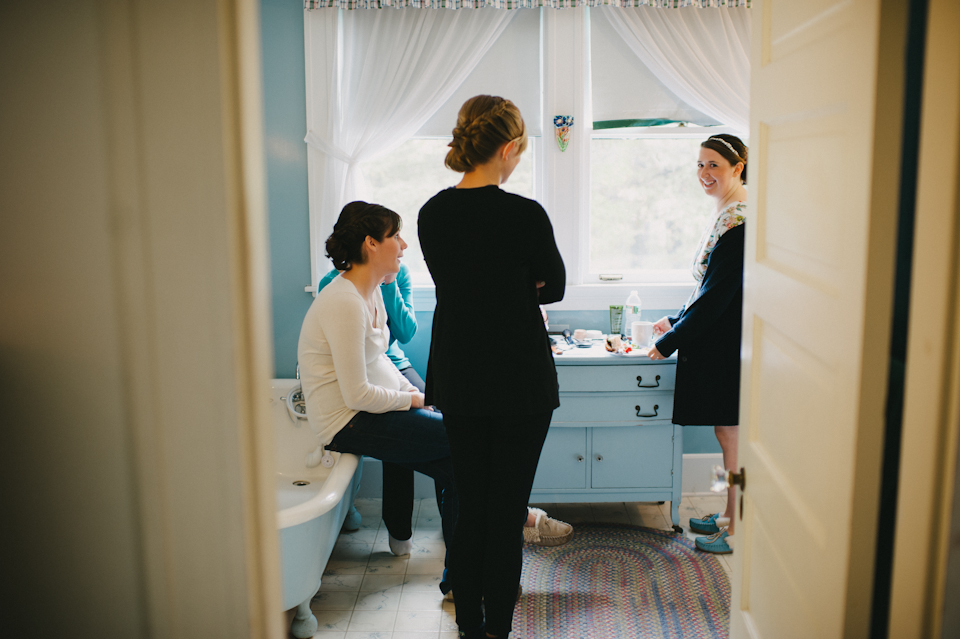 bride getting ready in fairbourne cottage